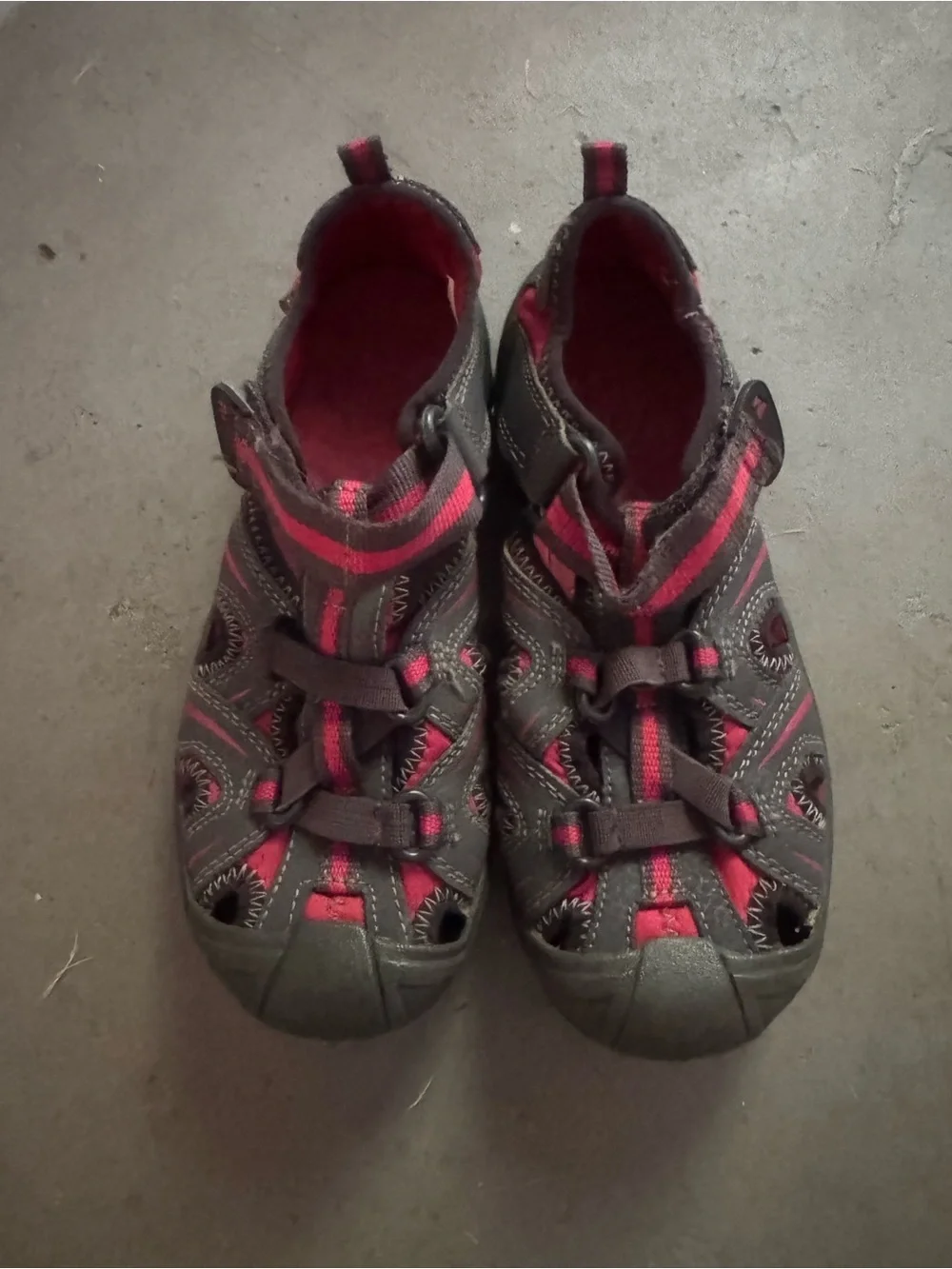 Merrell Kids Active Sandals in Dark Gray and Red